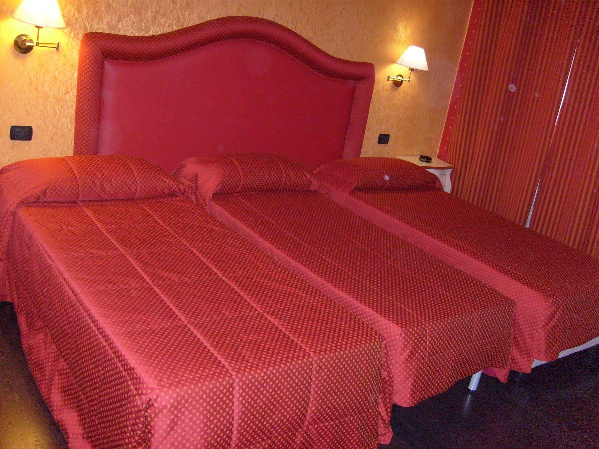 Hotel - Motel Flower Gropello Cairoli Eksteriør bilde