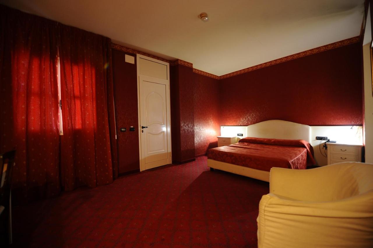 Hotel - Motel Flower Gropello Cairoli Eksteriør bilde